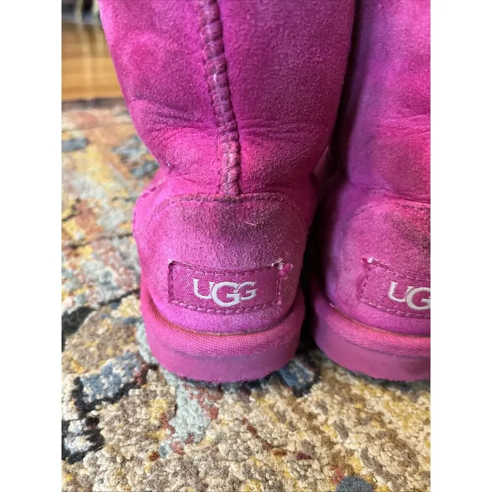 UGG play showing
